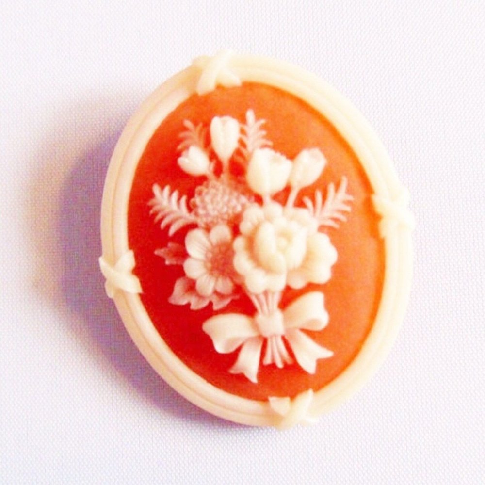 Avon Vintage 1982 Resin Flower Bouquet